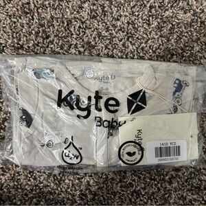 Kyte Baby Vintage Cars snap romper size 3-6M